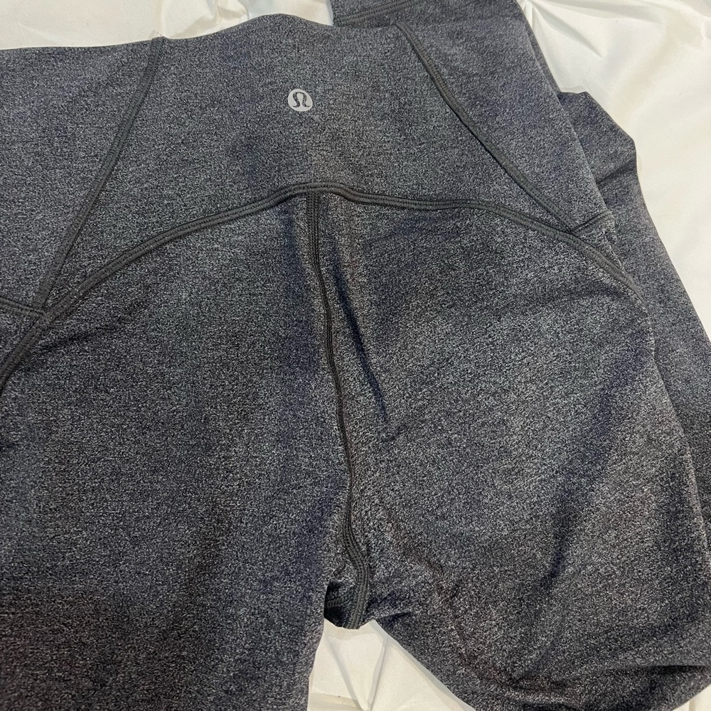 Lulu lemon gray size 6 leggings